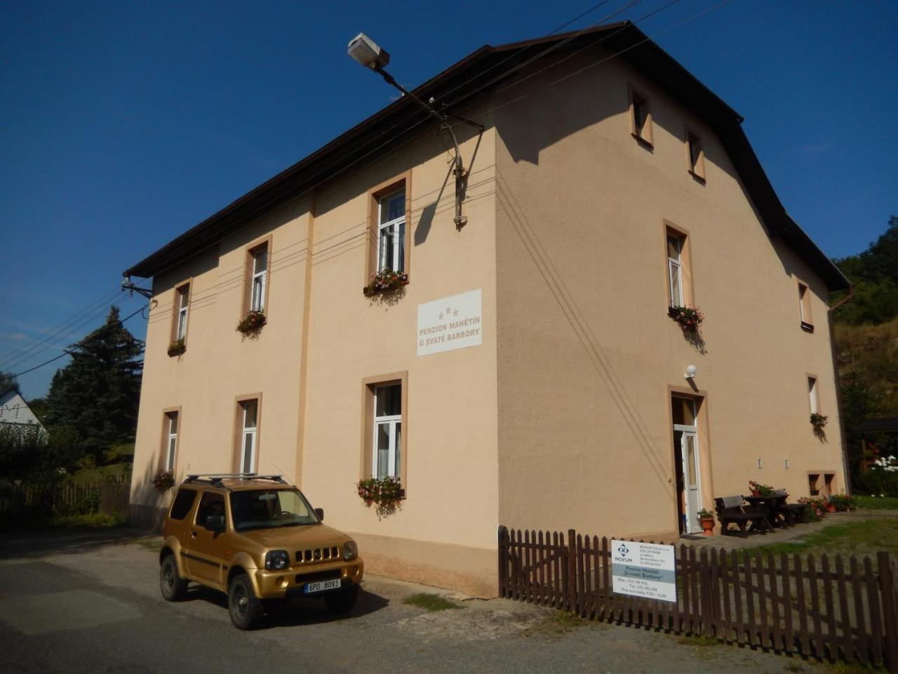 Hotel PENZION MANĚTÍN u Sv. Barbory Exterior foto