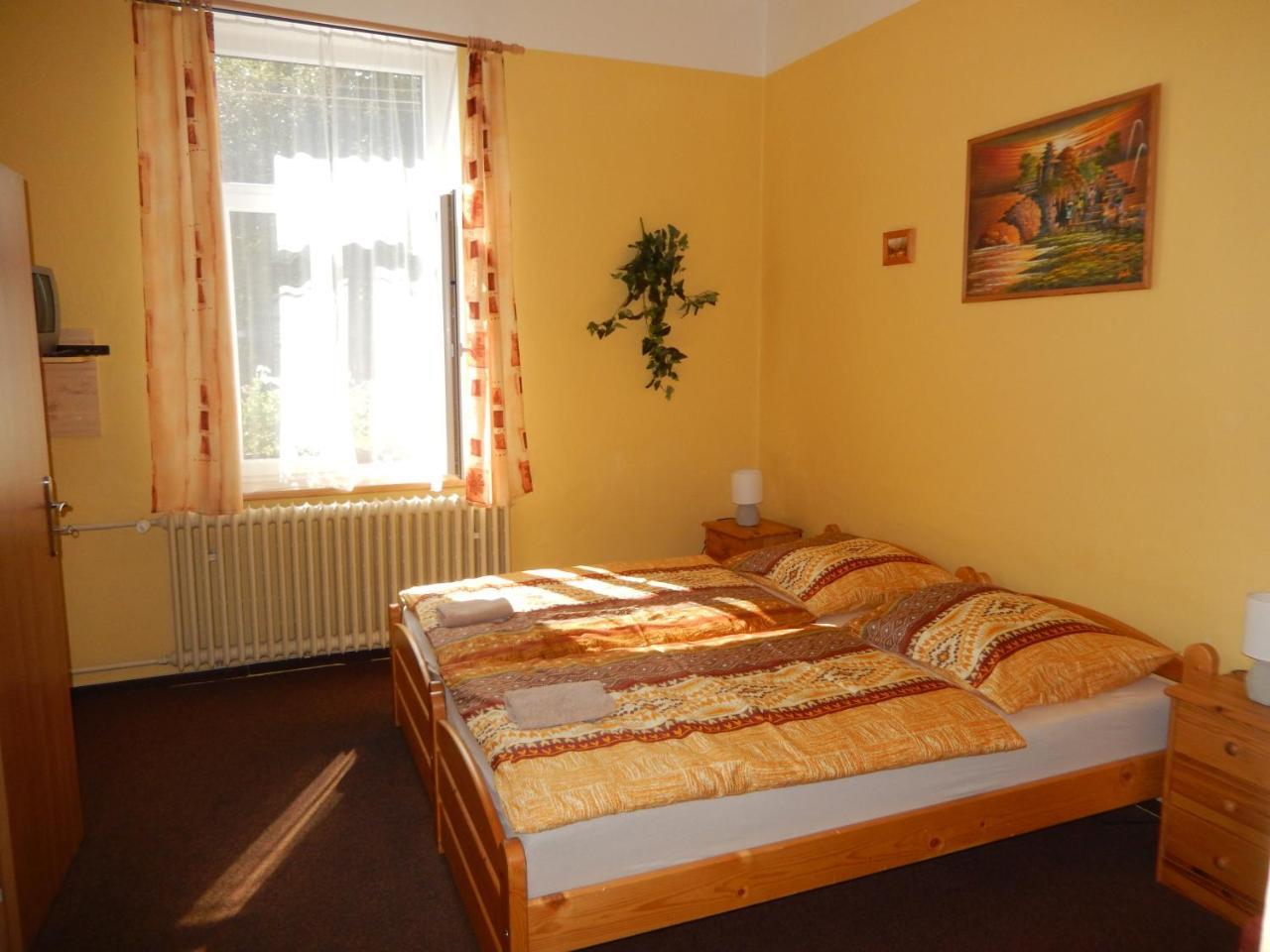 Hotel PENZION MANĚTÍN u Sv. Barbory Exterior foto